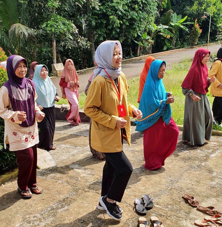 Miskiyatul Mubarokah: Mengembangkan Diri Melalui KKN Tematik