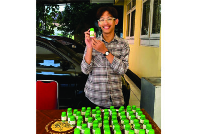 Pemanfaatan Limbah Kulit Nanas & Jeruk Menjadi Cairan Pembersih Lantai