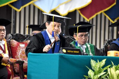 Ketua Senat Membuka Acara