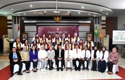 foto bersama dokter gigi baru bersama pimpinan