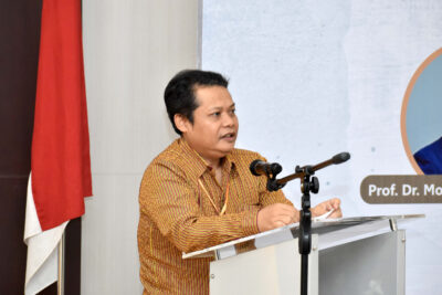 Dua Hari, Satu Ironi