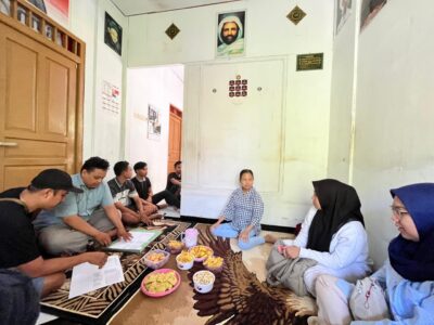 Tim Pengabdian UNSOED Dukung Kelompok Budidaya Lebah Klanceng Malang Jaya