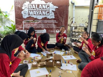 UNSOED Gandeng Sanggar Seni Larasati Lestarikan Aksara Jawa di Sanggar Seni Larasati Purbalingga