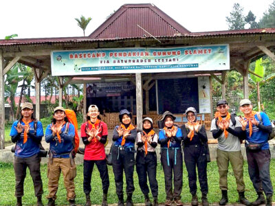 Menelusuri Jejak Anggrek Slamet: UPL MPA UNSOED Gali Kekayaan Flora Lereng Selatan