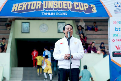 Prof Norman saat membuka UNSOED Cup 2025