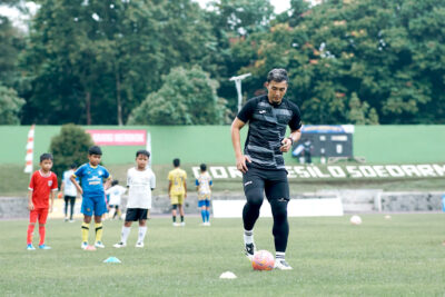 Gunawan Dwi Cahyo memberikan coaching clinic 