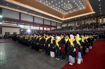 Wisudawan hari pertama