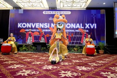 Pertunjukan tari dan barongsai