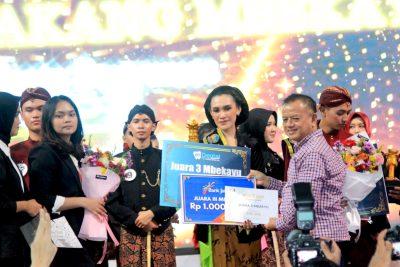 Gemilang! Mahasiswi Sastra Indonesia Unsoed Nashwa Nara Noya Raih Gelar Mbekayu Duta Wisata Banyumas 2025