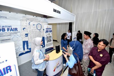 Peninjauan booth job fair